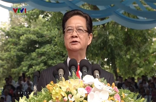 Thủ tướng Nguyễn Tấn Dũng đọc diễn văn tại Lễ kỷ niệm.
